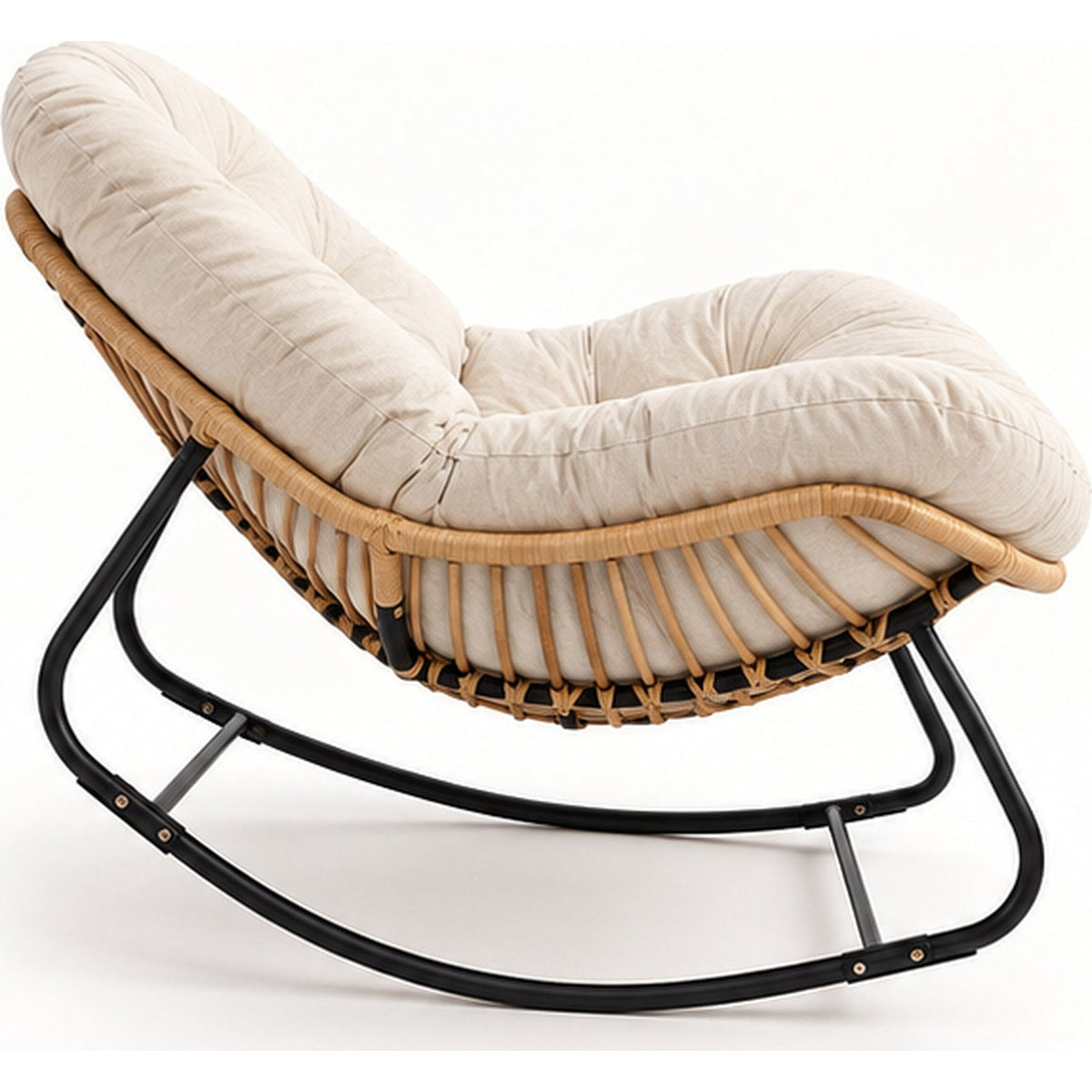 Fauteuil à bascule en rotin avec coussin matelassé — vue profil